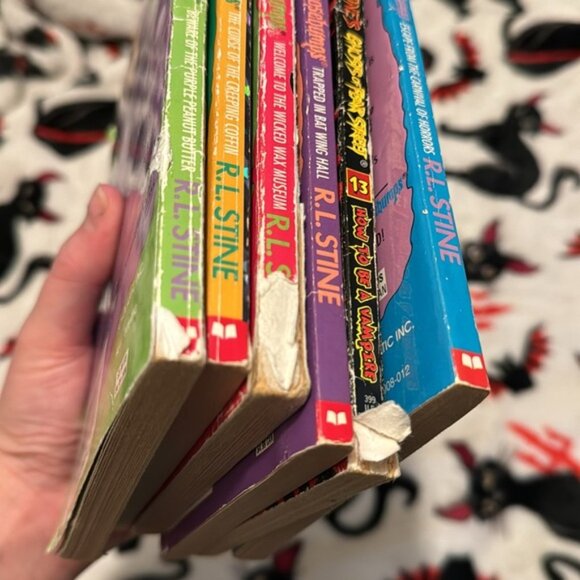 Vintage Goosebumps Book Set - Picture 6 of 10